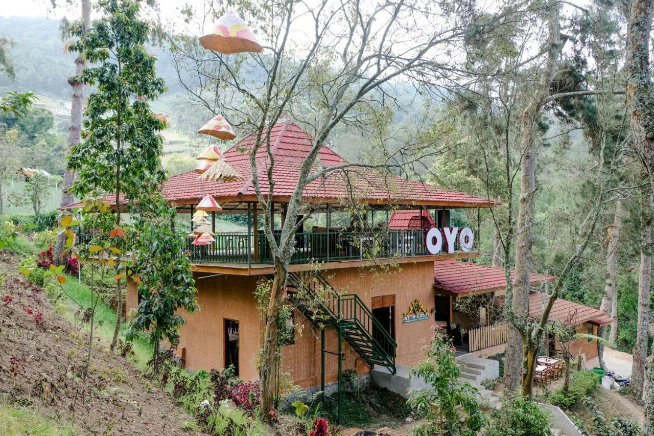 Oyo 1175 Oemah Djowo Resort Magetan Kültér fotó
