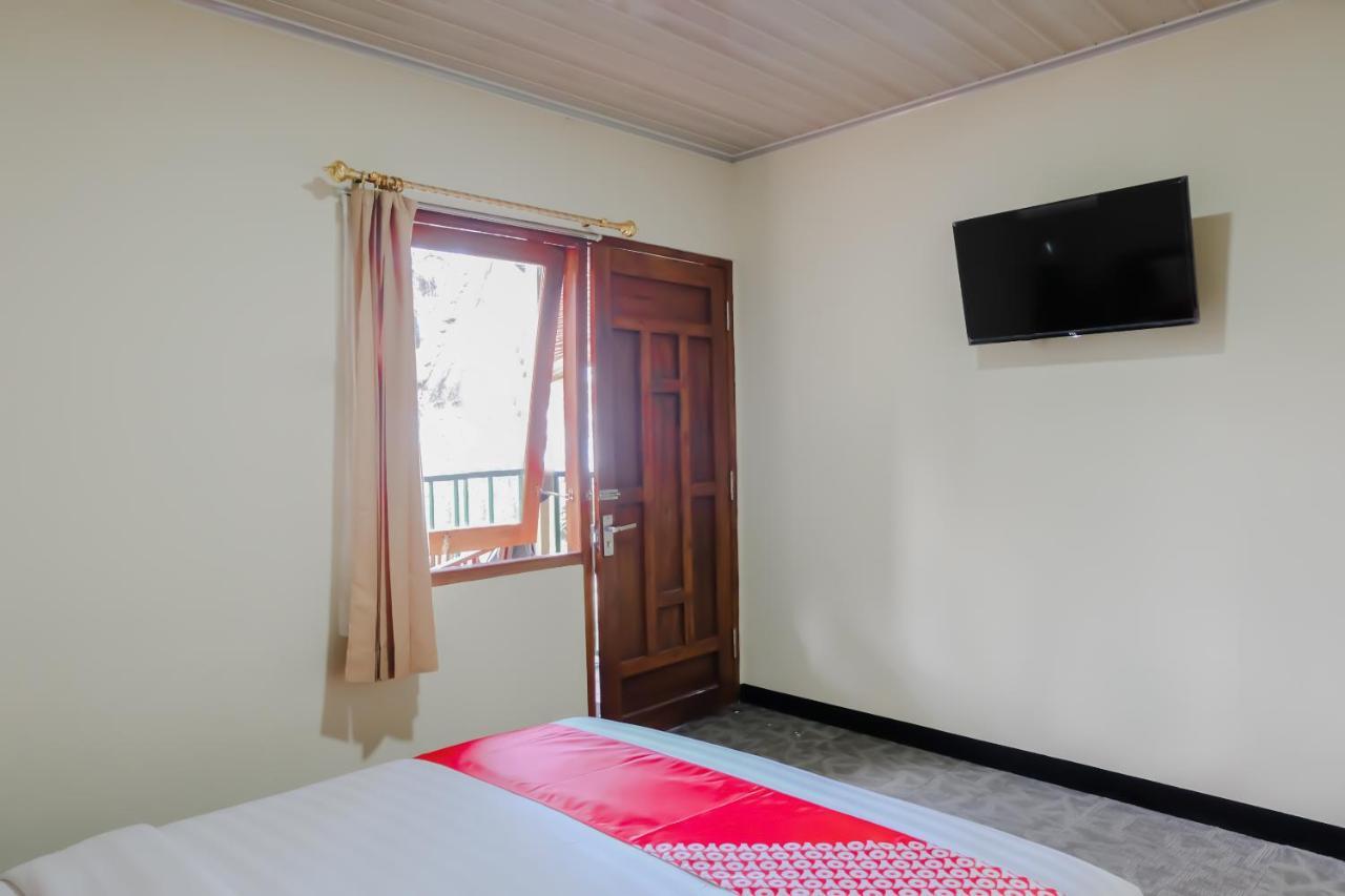 Oyo 1175 Oemah Djowo Resort Magetan Kültér fotó