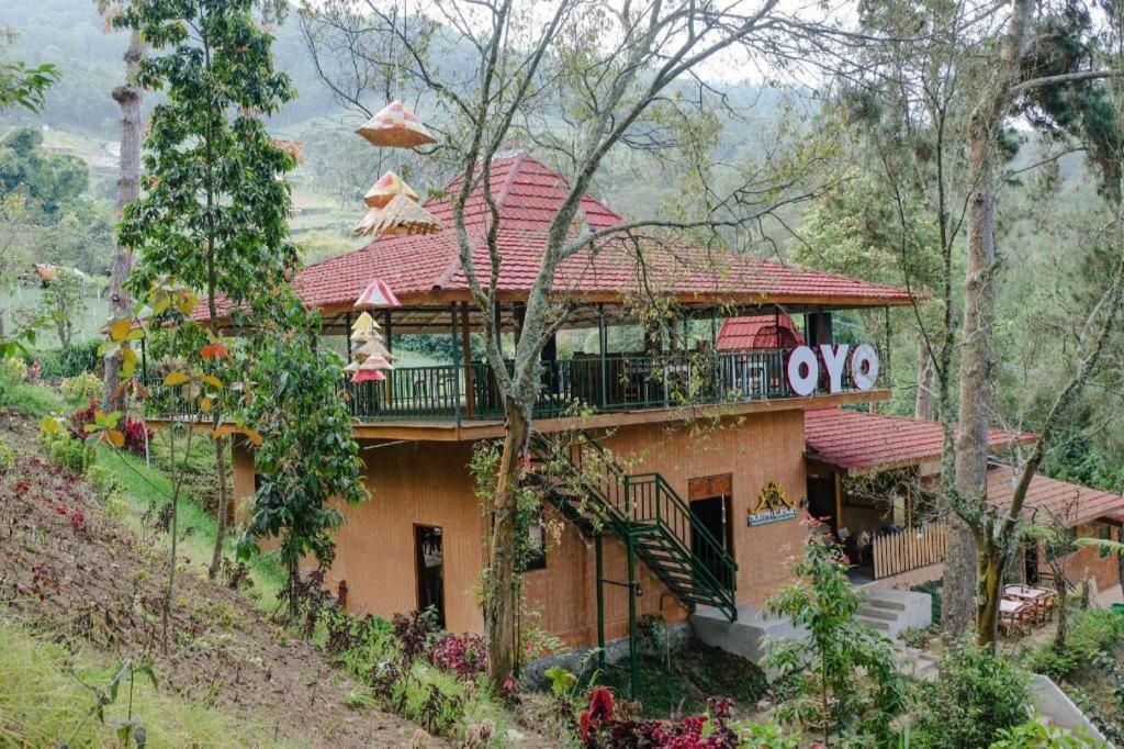 Oyo 1175 Oemah Djowo Resort Magetan Kültér fotó