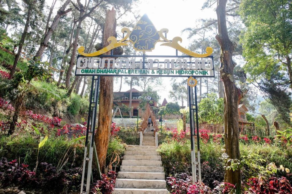Oyo 1175 Oemah Djowo Resort Magetan Kültér fotó